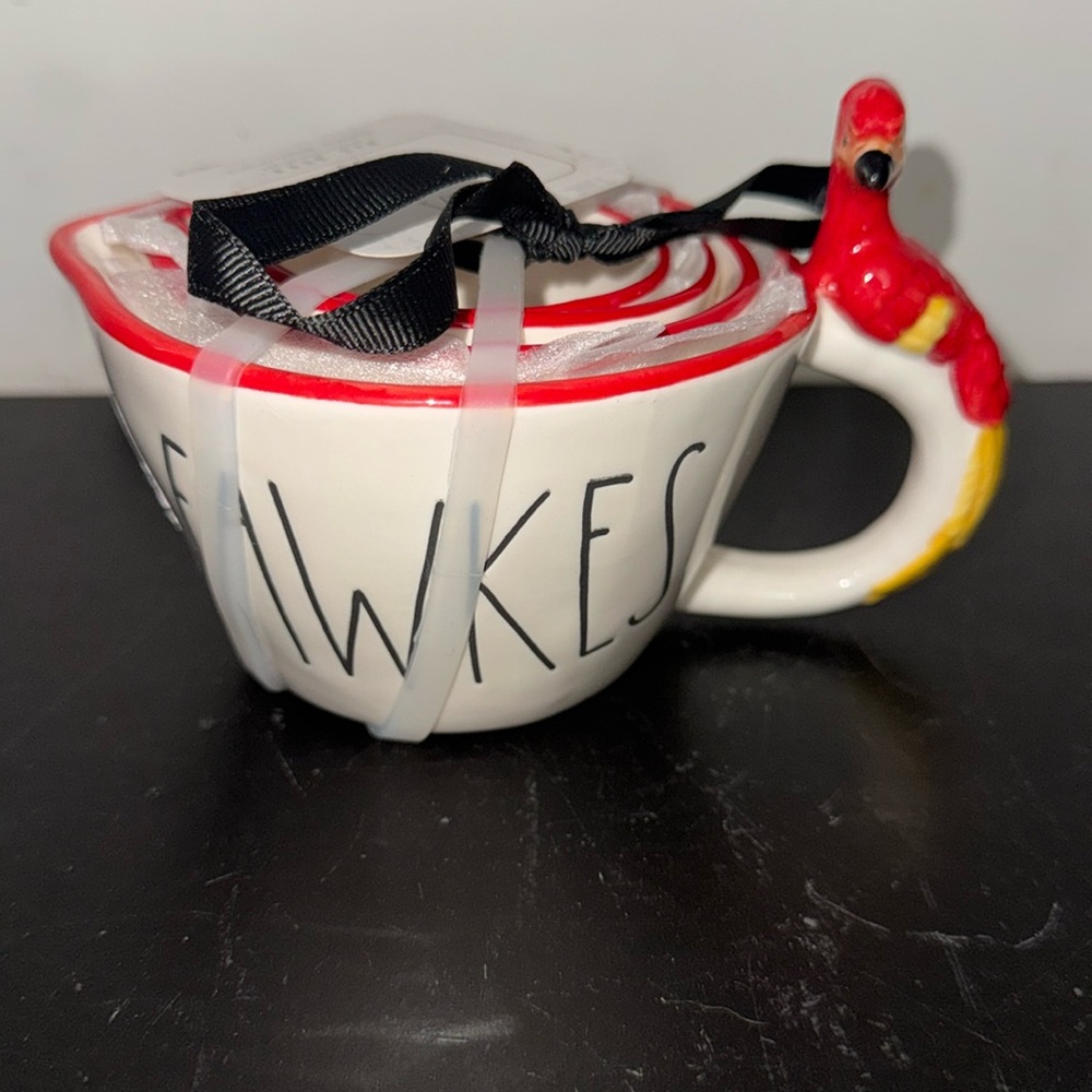LRae Dunn Measuring Cup Set